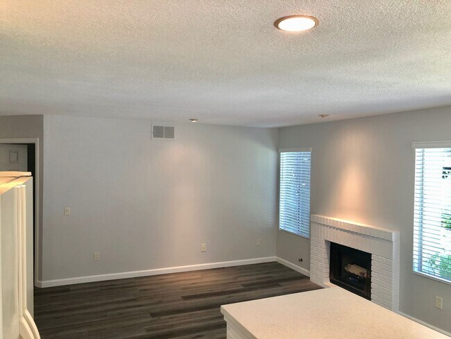 Building Photo - Charming 4-Bedroom, 3-Bath