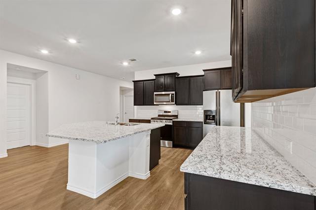 Building Photo - 314 Red Oak Dr