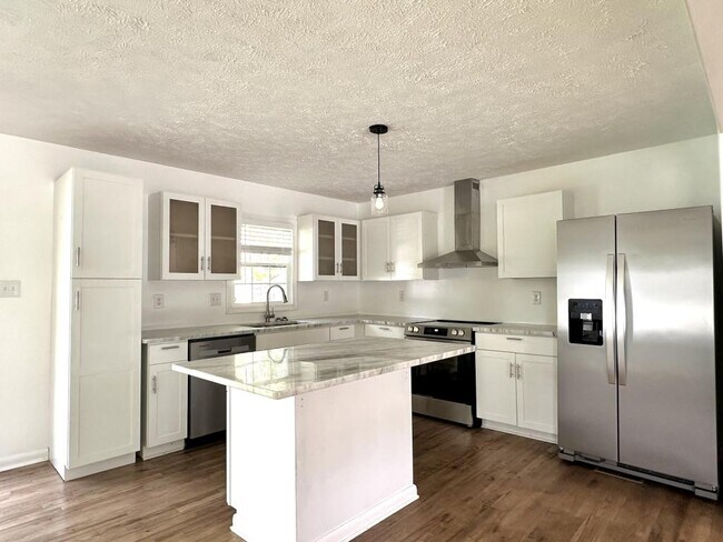 Building Photo - 627 Burgoyne Dr