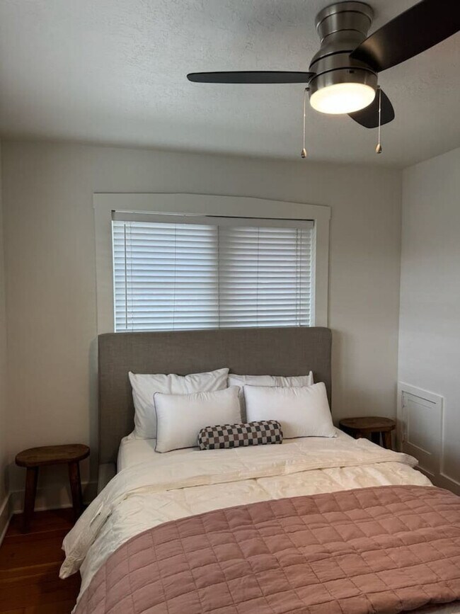 Building Photo - 3076 Melbourne St