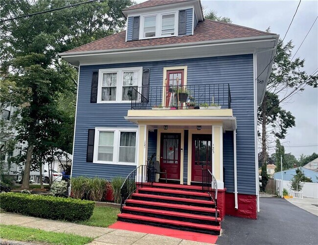 Building Photo - 121 Rutherglen Ave