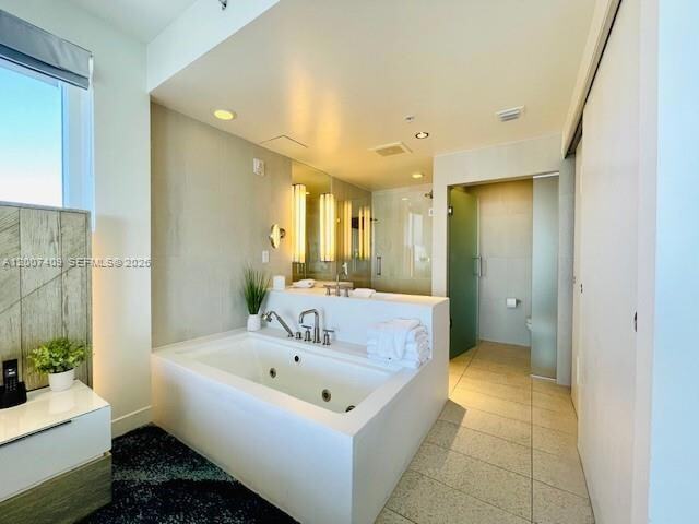 Building Photo - 3101 Bayshore Dr