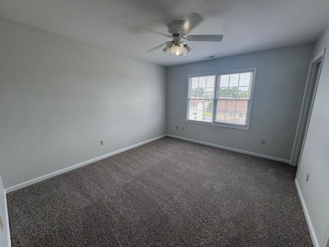 Building Photo - 1058 Oriole Ln