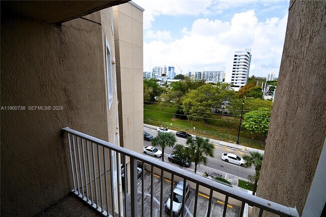 Building Photo - 102 SW 6th Ave