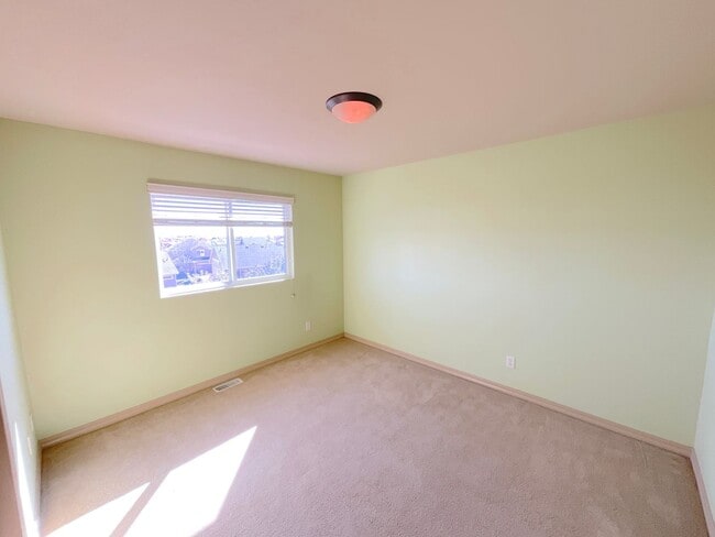 Building Photo - 4 Bedroom Home Available Near Barnes Rd & ...