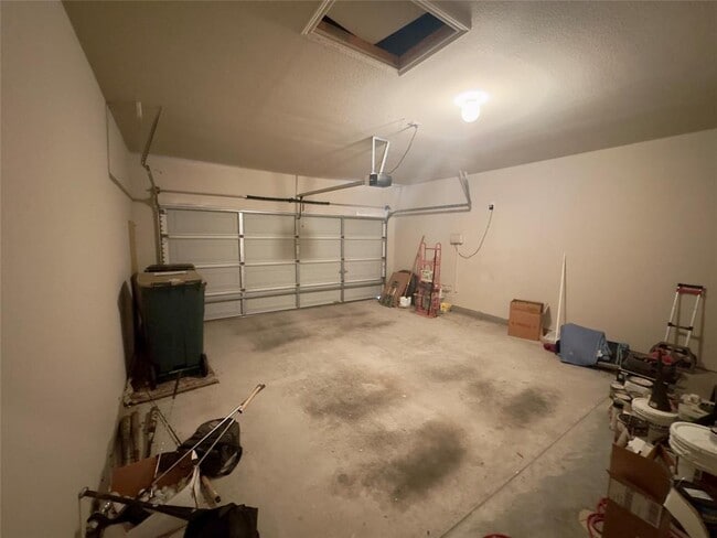 Building Photo - 106 Bowstring Bend