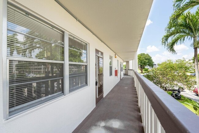 Building Photo - 2044 Hythe A