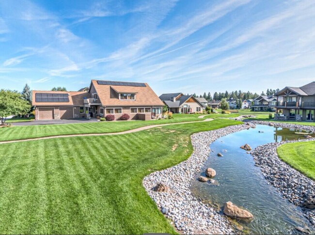 Building Photo - Stunning 4-bedroom/2-bath with pristine Mt. Views in Pine Meadow!