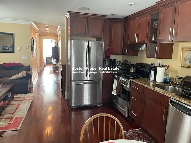 Building Photo - 632 E Broadway