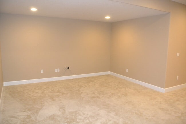 Building Photo - 5Bed/3.5Bath Home in Blackstone Country Club Community