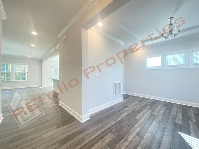 Building Photo - Beautiful 5 Bedroom 2-Car Garage Home with...