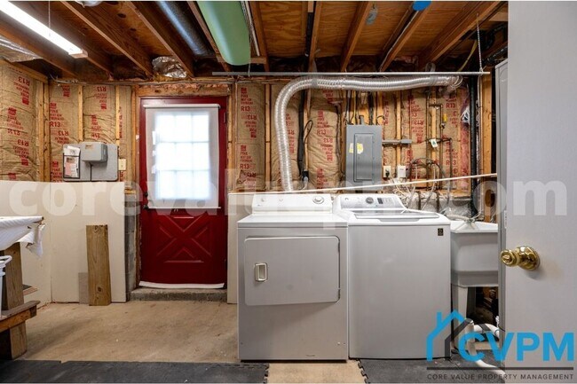 Building Photo - 7717 Baggins Rd