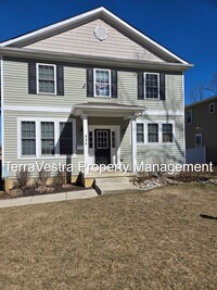 Building Photo - Now Showing for 2026-2027 school year 6/1 move in 10 Bedroom 4.5 Bath College rental