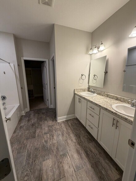 Building Photo - 8465 Crissy Ln