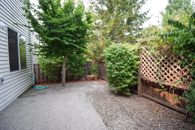 Building Photo - NEW LOWERED RENT!  Wow! Beautiful 4 Bedroo...