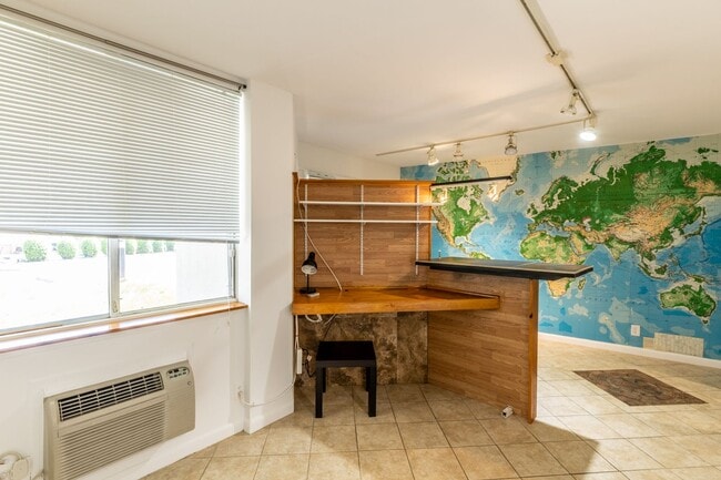 Building Photo - Cedars Court