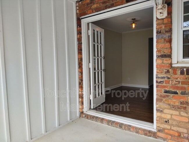 Building Photo - 910 McAlway Rd