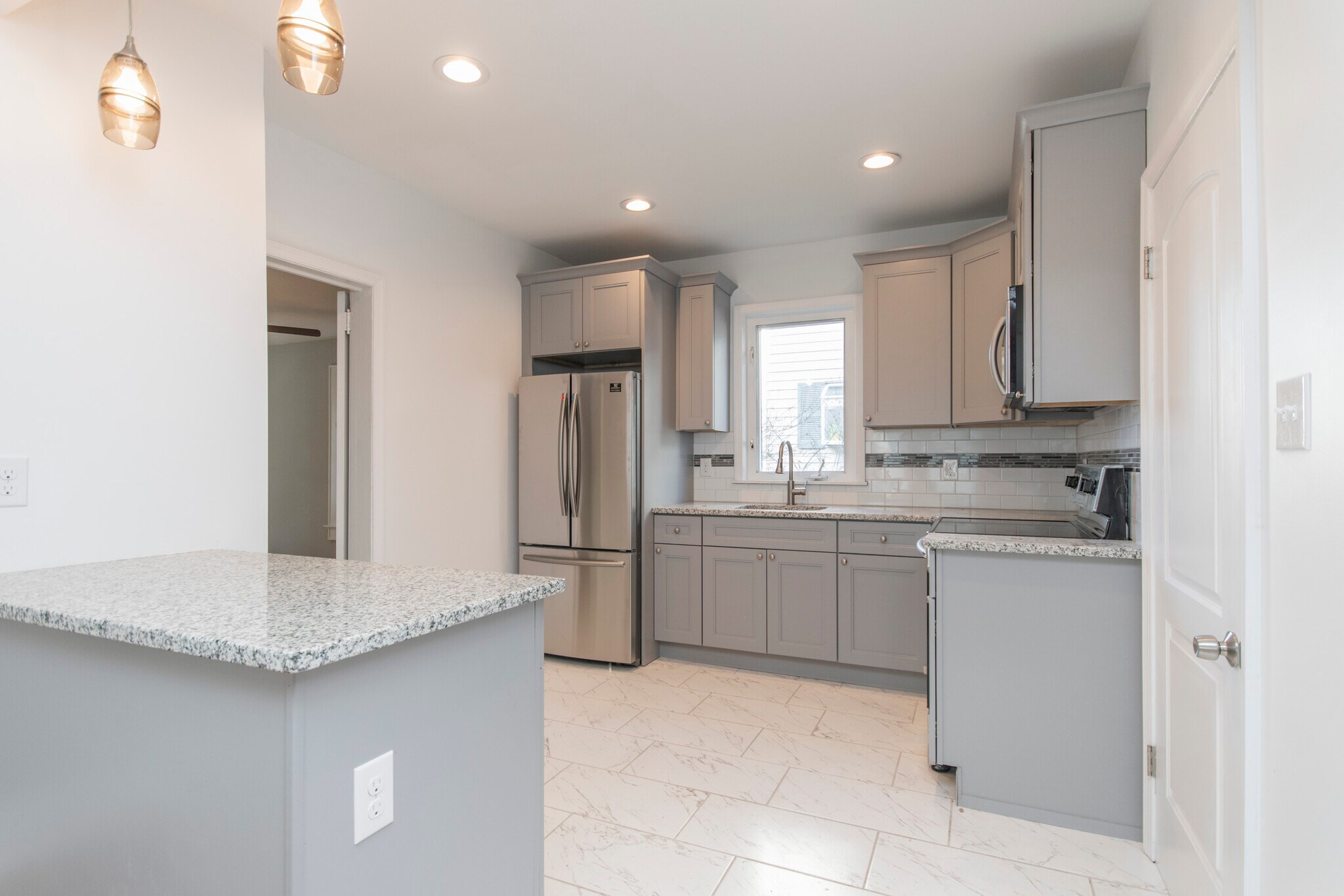 Kitchen - 115 N Lafayette Ave