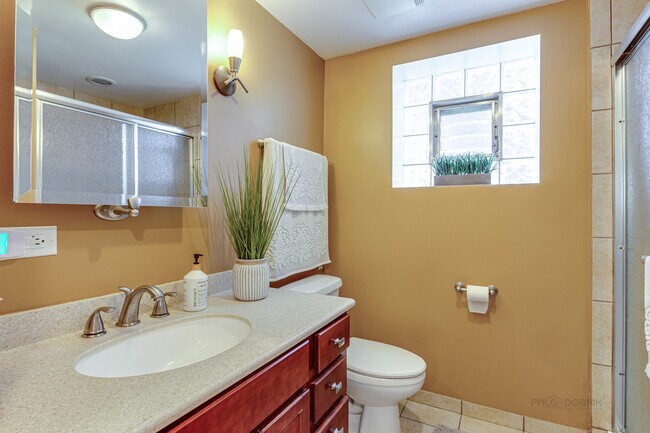 Building Photo - 1315 N Northwest Hwy