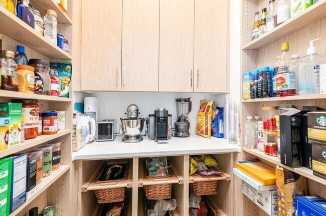 Building Photo - 60 Quincy Shore Dr