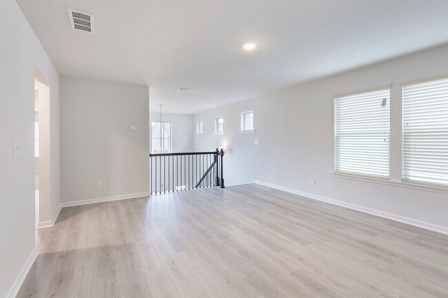 Building Photo - Gorgeous 4/3 w/ 2-Car Garage in New Hawthorne Station Subdivision in College Park!