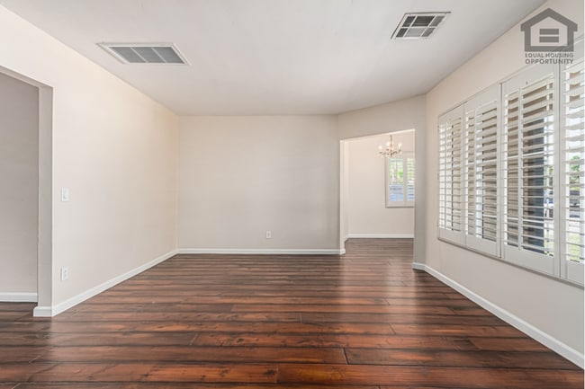 Building Photo - 3Bed/3Bath House at Thomas/7th Ave! Ready for Immediate Move-In! -- NO HOA! FULLY REMODELED!