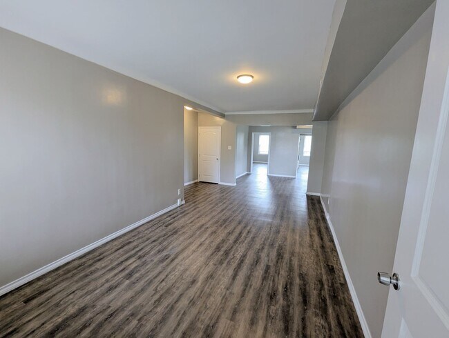Building Photo - 5572 Clemens Ave