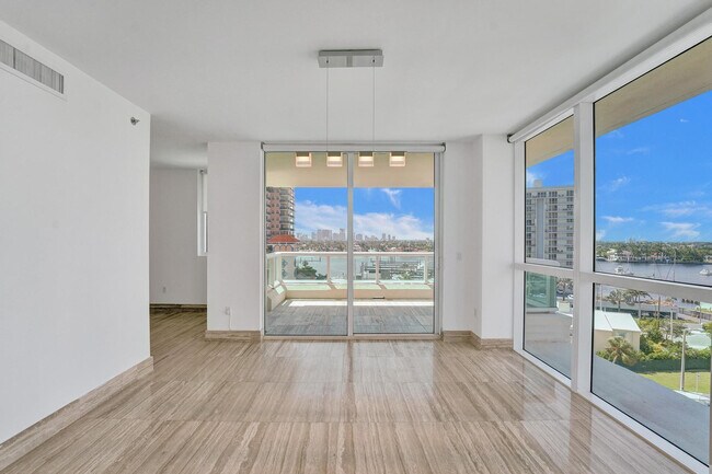 Building Photo - 101 S Fort Lauderdale Beach Blvd