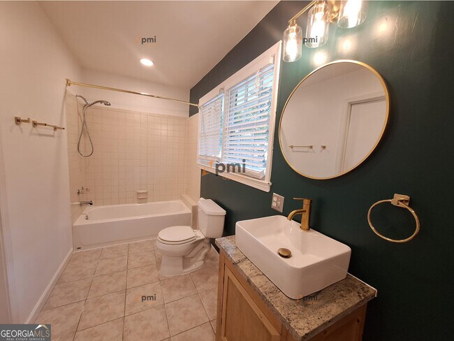 Building Photo - 812 Whelchel Dr