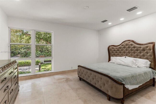 Building Photo - 6190 SW 102nd St