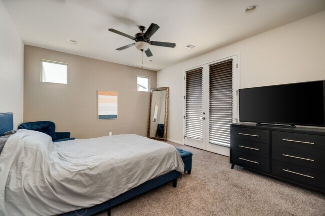 Building Photo - BEAUTIFUL EASTSIDE HOME