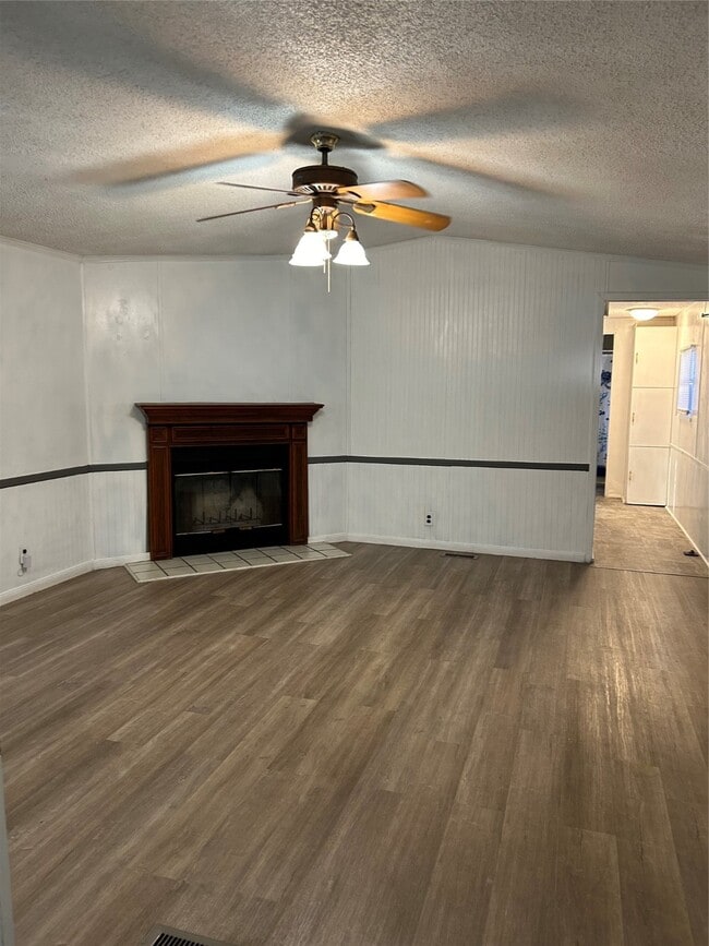 Building Photo - 10014 Cedar Landing Dr