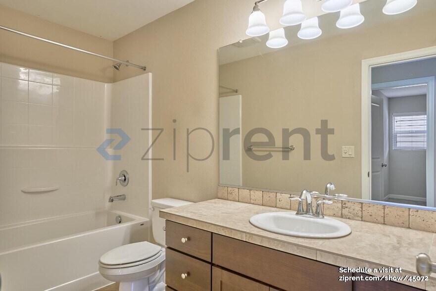 Building Photo - 6267 NE Sherborne St