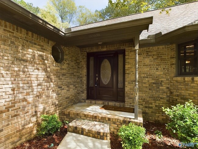 Building Photo - 1016 Seina Vista Dr