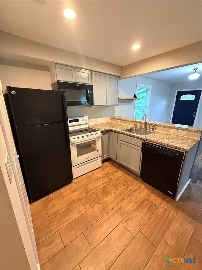 Building Photo - 1537 Post Rd