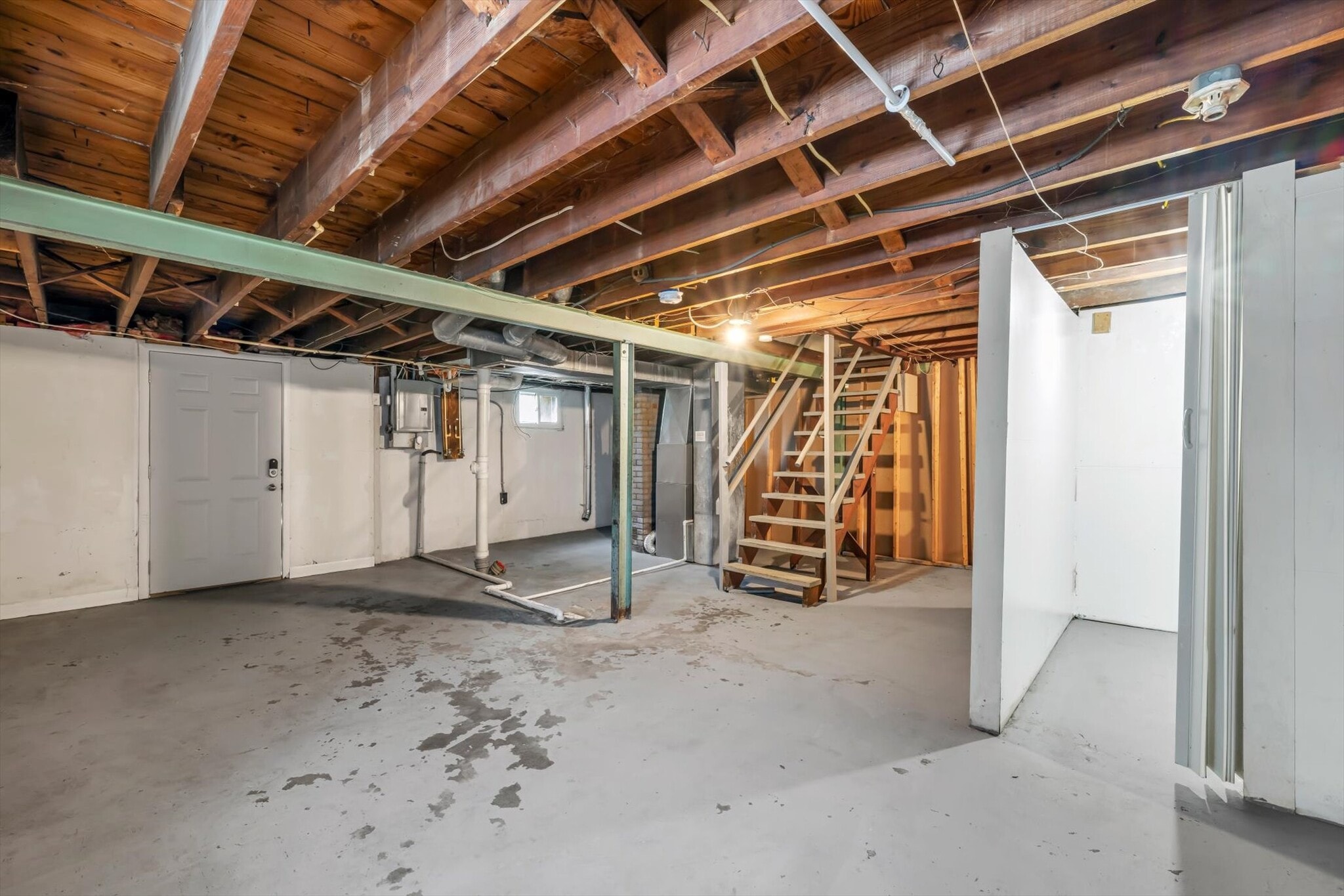 Building Photo - 7120 Roslyn Dr