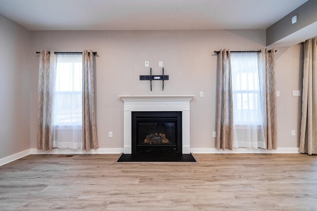 Building Photo - 2049 Creswell Dr