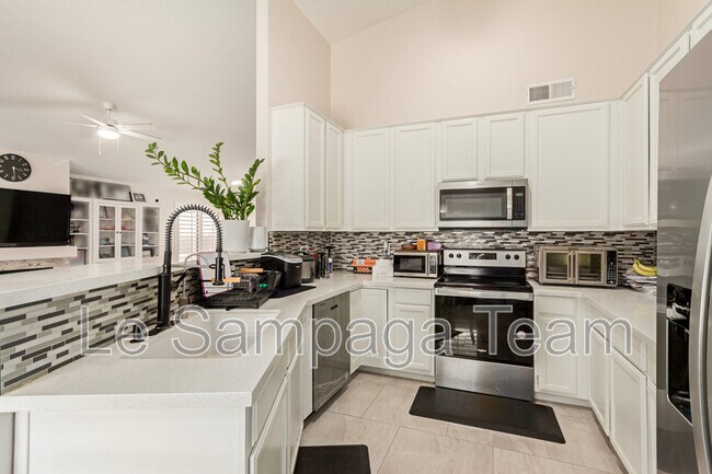 Building Photo - 1448 N Saddle St