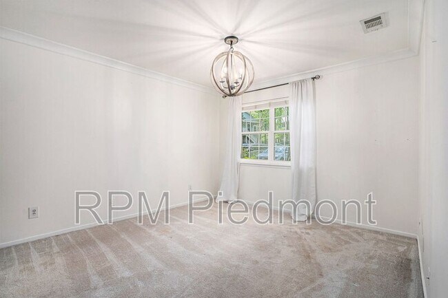 Building Photo - 6820 Glenridge Dr