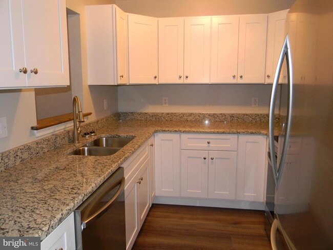 Building Photo - 104 W Main St