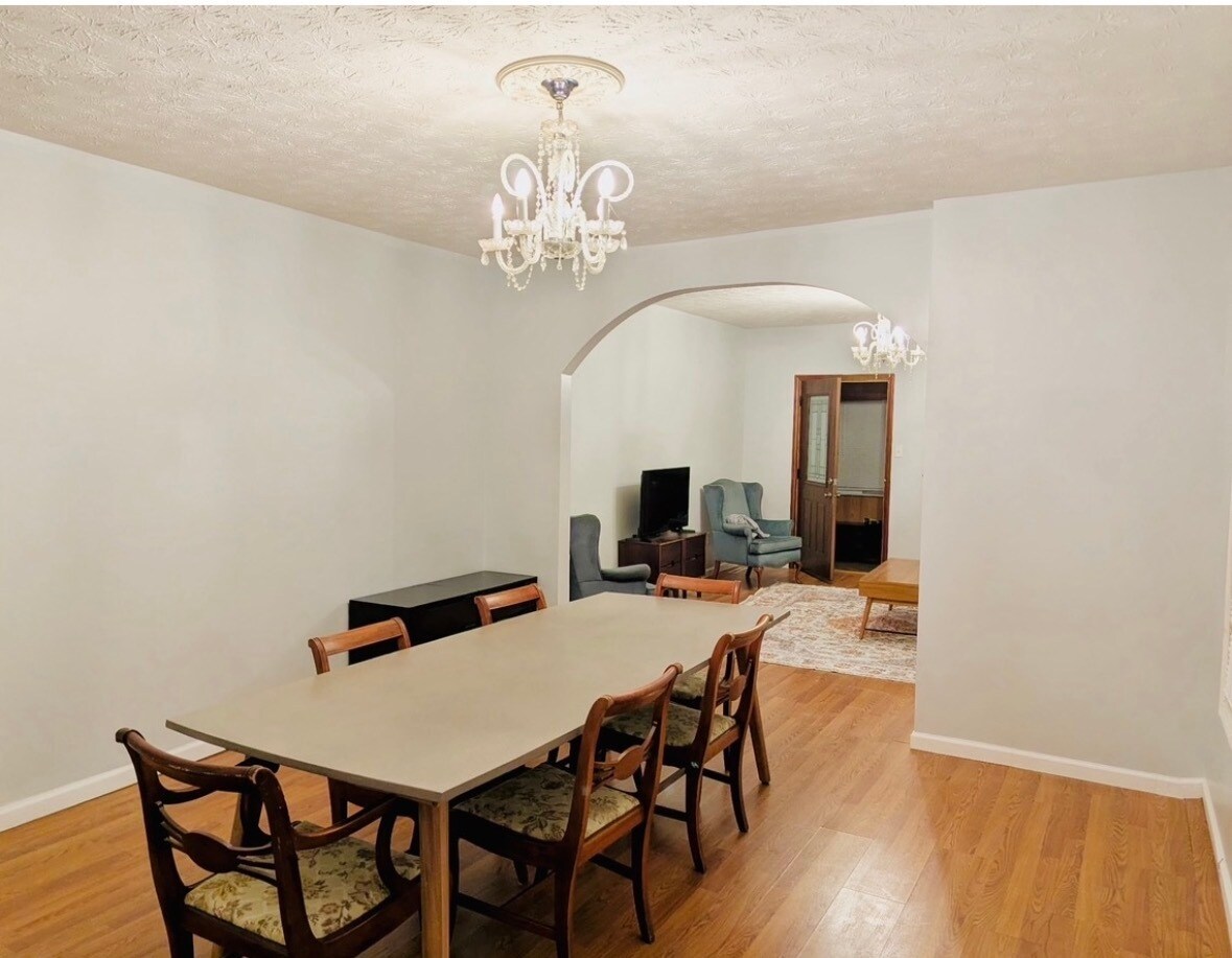 Building Photo - 632 Troy St