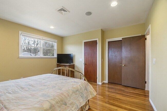 Building Photo - 71 Bemis Rd