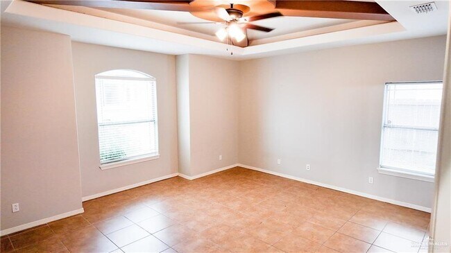 Building Photo - 10 Linva Ave