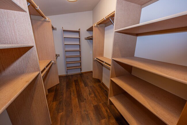 Building Photo - One Level Home - Three Bedroom + Bonus with AC / Beautiful Yard!