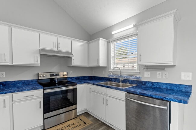 Building Photo - 6907 Colrain Cir
