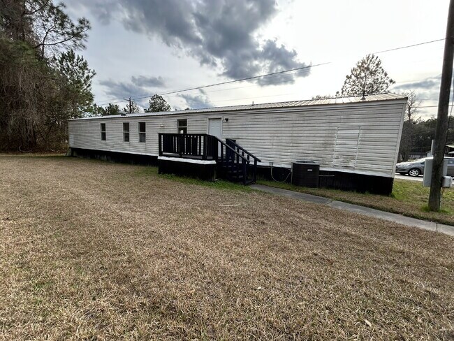 Building Photo - Mobile Home For Rent