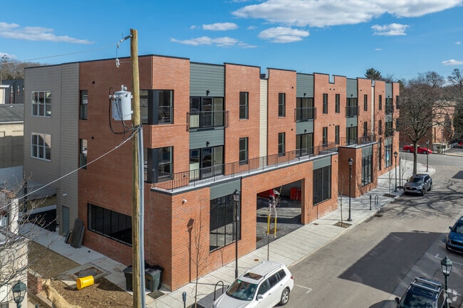 Building Photo - Station Circle