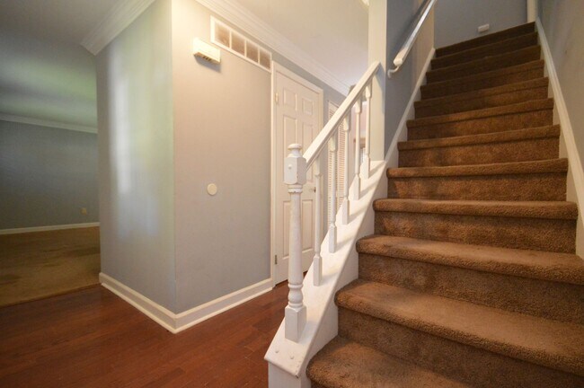 Building Photo - 104 Smokehouse Ln