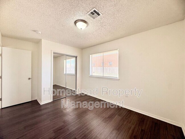 Building Photo - 10020 S Clegern St