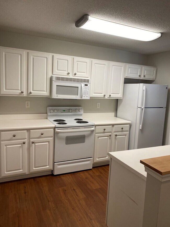 Building Photo - H5010-2